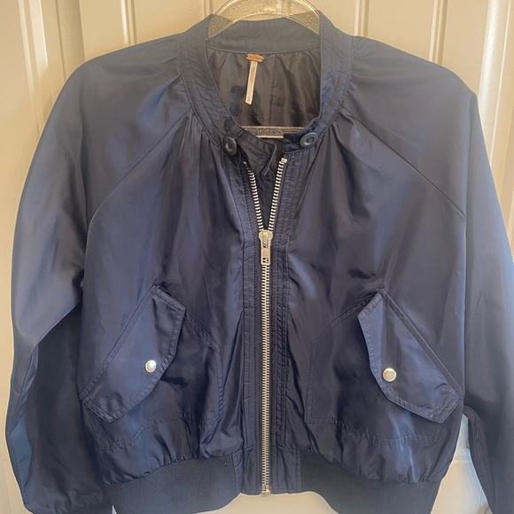 FREE PEOPLE MIDNIGHT BOMBER style jacket! Zip closure! Pockets! S - Picture 7 of 8